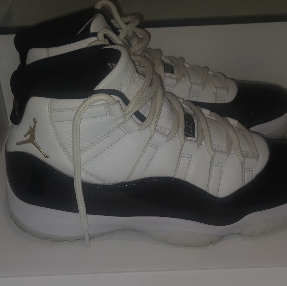 JORDAN 11 RETRO